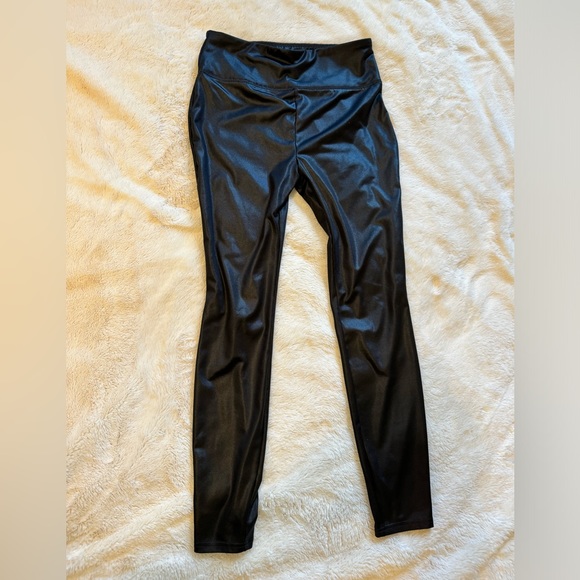 Shiny Black Leggings - Picture 2 of 3